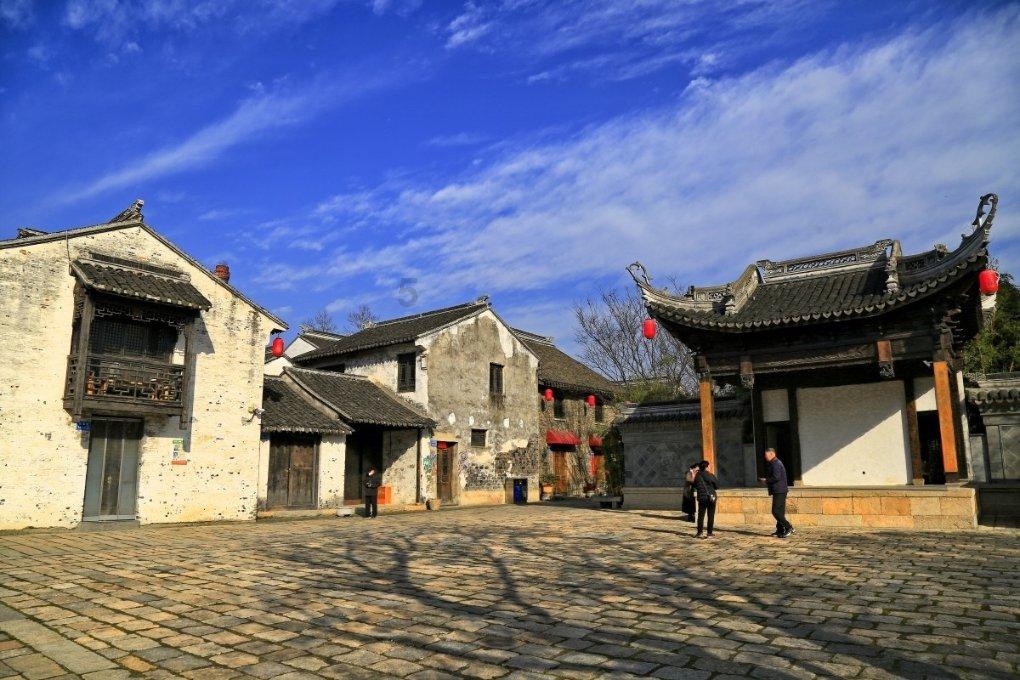现在飞机票稿套餐说是有接送机服务是什么意思游戏画面